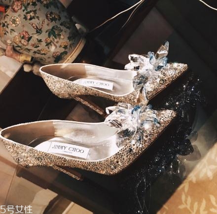 jimmy choo是哪個國家的牌子？每個女人都應(yīng)該擁有的高跟鞋