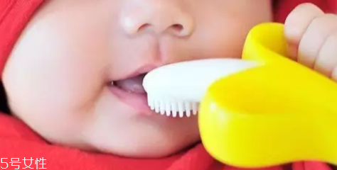 磨牙是因?yàn)槭芰宋?？孩子的心理狀況也會(huì)導(dǎo)致磨牙