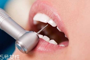 磨牙是因?yàn)槭芰宋?？孩子的心理狀況也會(huì)導(dǎo)致磨牙