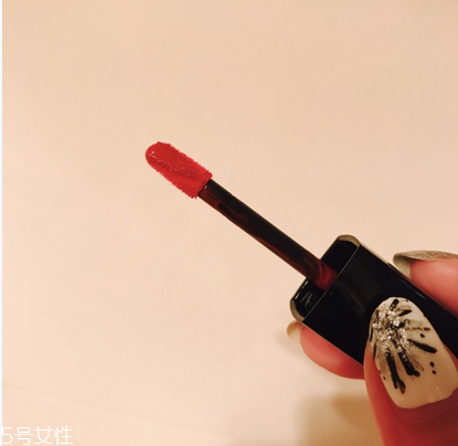 香奈兒炫亮魅力印記唇釉哪個(gè)色號(hào)好看？質(zhì)感超棒