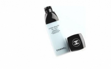 香奈兒山茶花眼霜好用嗎？香奈兒眼霜使用方法