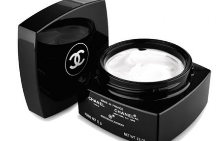 香奈兒眼霜有幾種？20歲以上的人就要使用眼霜