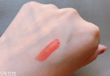 香奈兒可可小姐唇露748什么色？香奈兒水晶糖光透唇釉全試色