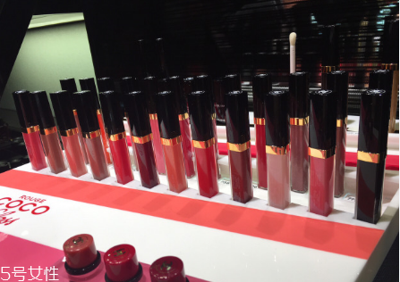 香奈兒可可小姐唇露748什么色？香奈兒水晶糖光透唇釉全試色