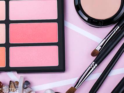 網(wǎng)購卸妝水凍成冰坨，化妝品該怎么保存？