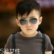 Jasper戴墨鏡，這樣扮酷讓孩子更自信！