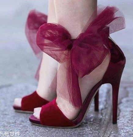 jimmy choo鞋子偏碼嗎？萬千女性的婚鞋首選