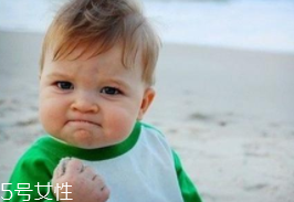 熊孩子往輸液瓶里注臟水 熊孩子怎么管教？