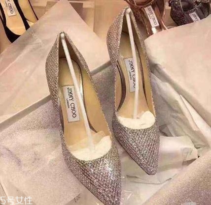jimmy choo鞋子多少錢？最撩人的高跟鞋代表