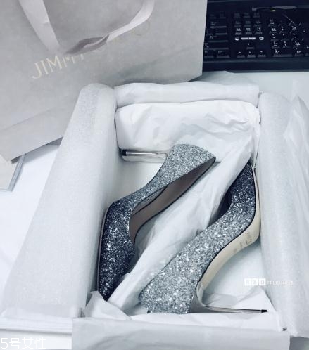 jimmy choo要貼鞋底嗎？優(yōu)雅奢華女王范兒