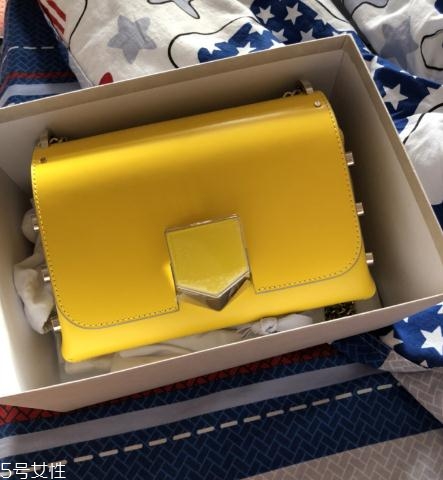 jimmy choo包包質(zhì)量好嗎？你和女神之間就差這個(gè)包