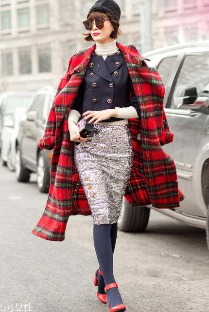 亮片裙子怎么搭配？年底聚會就要blingbling