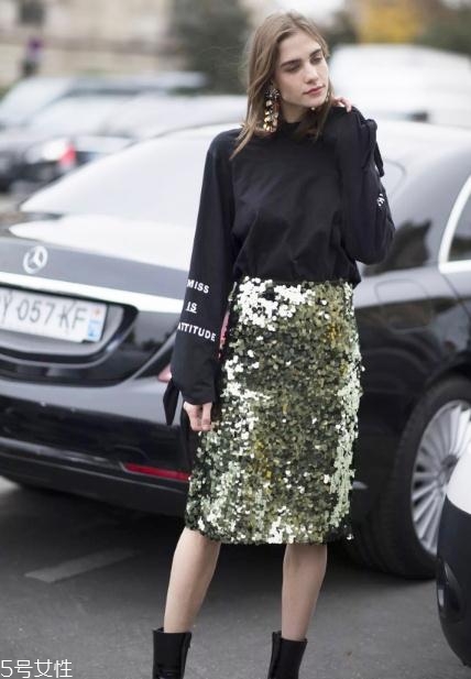 亮片裙子怎么搭配？年底聚會就要blingbling