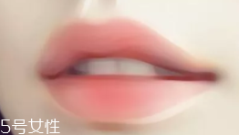 潤唇膏要怎么清潔？用前刮掉一層