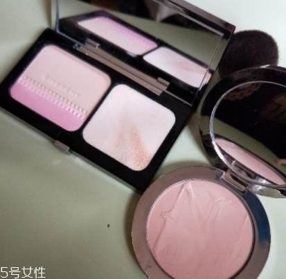 紀梵希和dior迪奧粉餅哪個好？