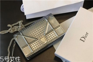 迪奧包包一般多少錢？明星天后出街必備款