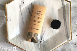 紀(jì)梵希和阿瑪尼粉底液哪個(gè)好？