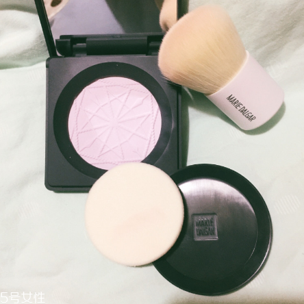 瑪麗黛佳蜜粉餅好用嗎？性價比較高的國產化妝品