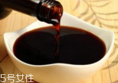 吃深色食物皮膚會(huì)變黑嗎？沒有科學(xué)根據(jù)