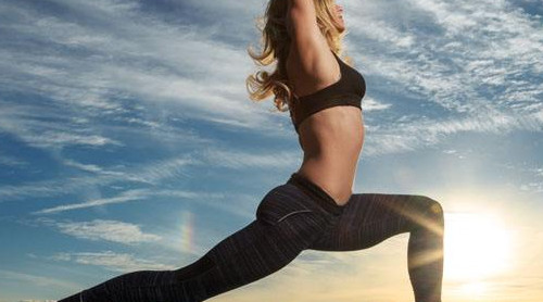 胸部下垂怎么辦？這幾招瑜伽消除副乳胸部變挺拔