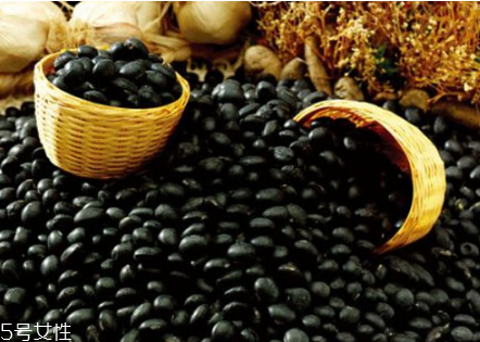吃黑豆補血嗎？3款黑豆補血食譜美容養(yǎng)顏