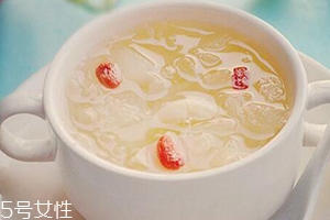 銀耳蓮子湯什么時(shí)候喝最好？時(shí)間上有講究
