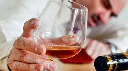 喝酒時不能吃什么？這四種食物千萬別吃