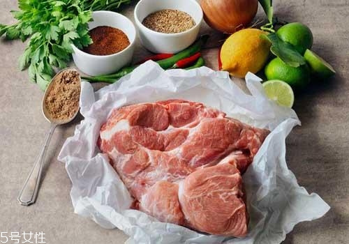 吃火鍋喉嚨痛是怎么回事？其實(shí)不怪湯底