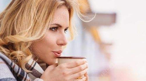 哪些病癥不能多喝熱水？這三類人絕對不能喝熱水