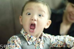 熊孩子往輸液瓶里注臟水 熊孩子怎么管教？