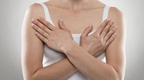 胸部下垂怎么辦？這幾招瑜伽消除副乳胸部變挺拔