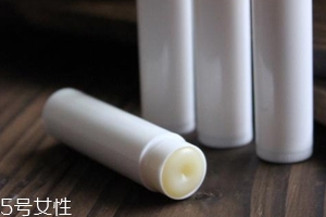 潤唇膏能用多長時間？打開后只能用3個季度