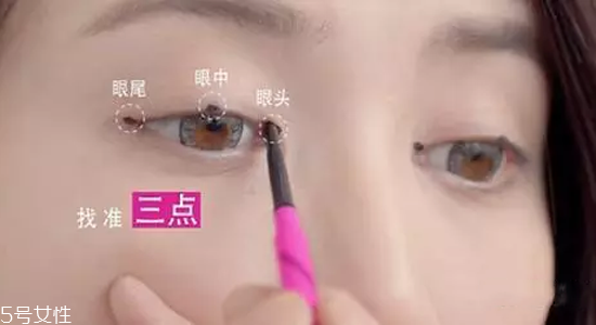 怎樣減少畫眼線的傷害？新手畫眼線的技巧圖解