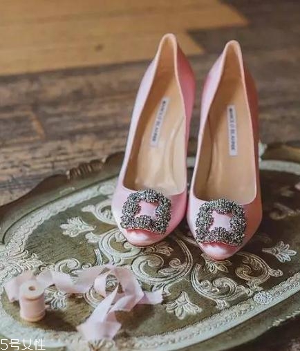 manolo blahnik是奢侈品嗎？大牌女星最熱衷的高跟鞋