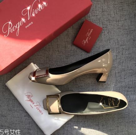 roger vivier是哪個國家的牌子？方扣鞋里的經典之作