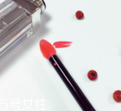 涂唇釉為什么不能抿嘴？沒(méi)干之前抿嘴會(huì)殘妝