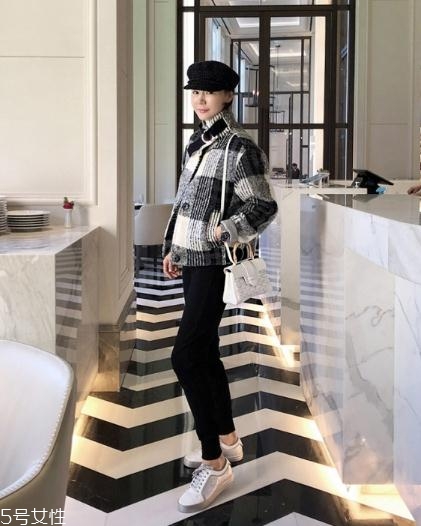 短款格子外套怎么搭配？各種風格隨意切換