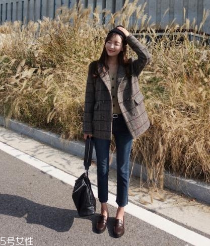短款格子外套怎么搭配？各種風格隨意切換