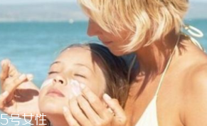 防曬霜每次最佳使用量是多少？多多益善