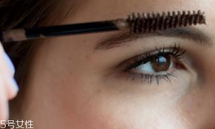 睫毛膏可以染頭發(fā)嗎？冷門技巧解決頭發(fā)問題