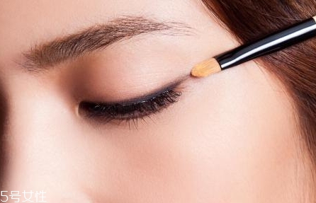 睫毛膏和眼線哪個先畫？看看你是不是畫錯了