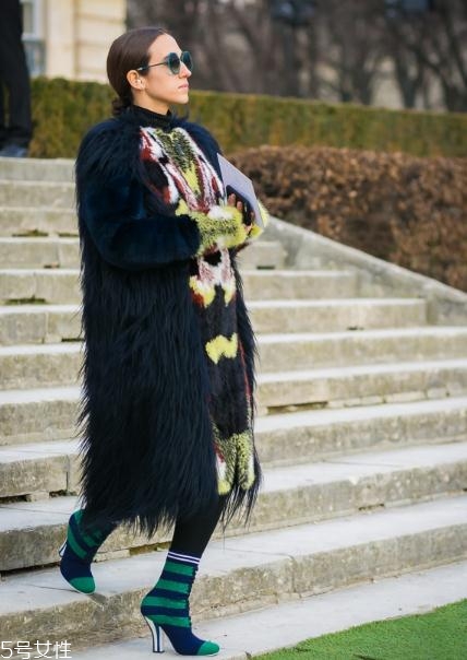 襪子靴配什么衣服好看？承包你一整年的時(shí)髦