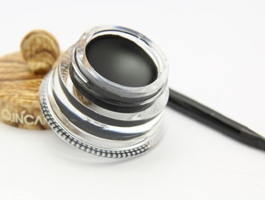 睫毛膏和眼線哪個先畫？看看你是不是畫錯了