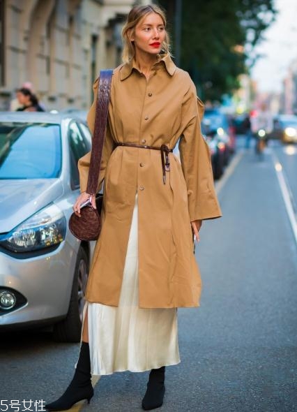 襪子靴配什么衣服好看？承包你一整年的時(shí)髦