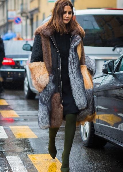 襪子靴配什么衣服好看？承包你一整年的時(shí)髦