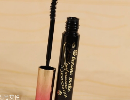 睫毛膏和種睫毛哪個好？