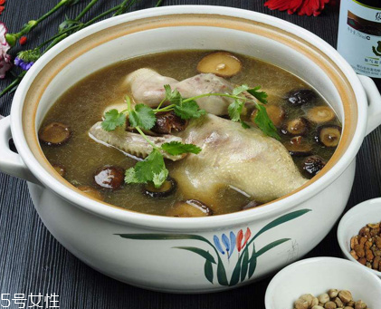 冬天喝雞湯還是鴨湯？雞湯和鴨湯各有優(yōu)點(diǎn)