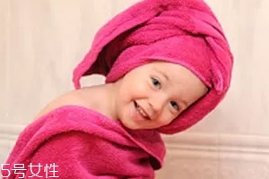 冬季洗澡太多有什么危害？皮膚干燥易起皮