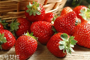 喉嚨痛可以吃草莓嗎？并沒(méi)有什么大礙