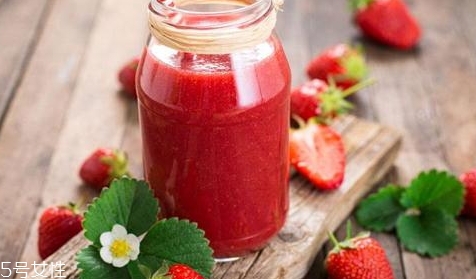 喉嚨痛可以吃草莓嗎？并沒(méi)有什么大礙